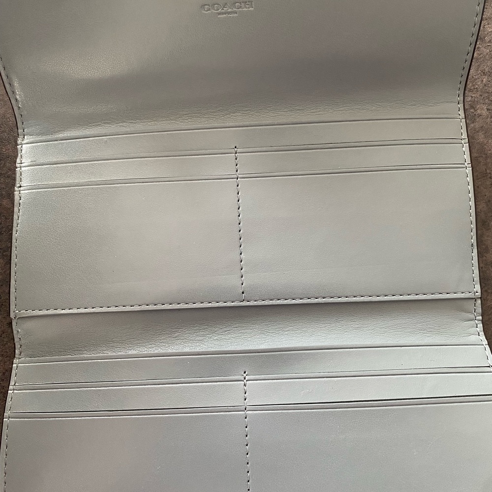 Coach Women’s Soft Mint Green Trifold Wallet - Picture 12 of 12
